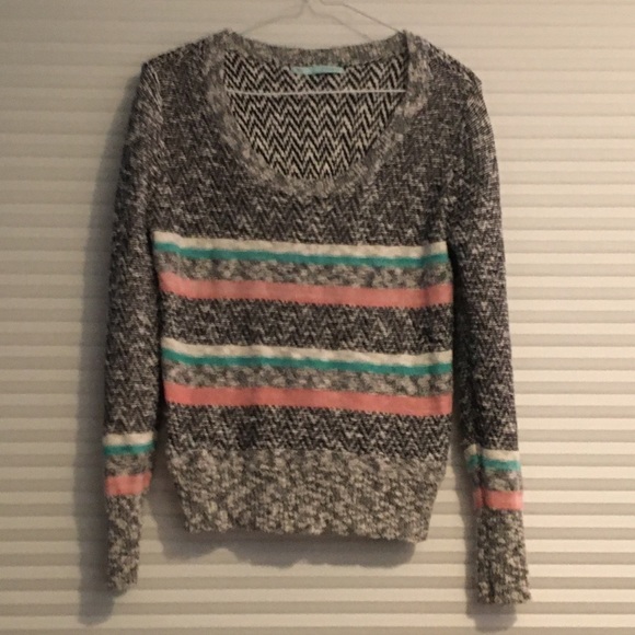 Maurices Gray and Pink Sweater Jr's size Large - Picture 3 of 5